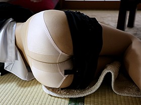 泥酔×意識不明子 新宿の路上で拾った会社員風の女［まり］と出会い系アプリで見つけたJD［むつき］ サンプル動画サムネイル